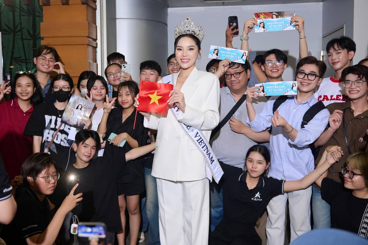 Kỳ Duyên "hiện nguyên hình" khi bị MC Miss Universe bất thình lình phỏng vấn - Ảnh 10.