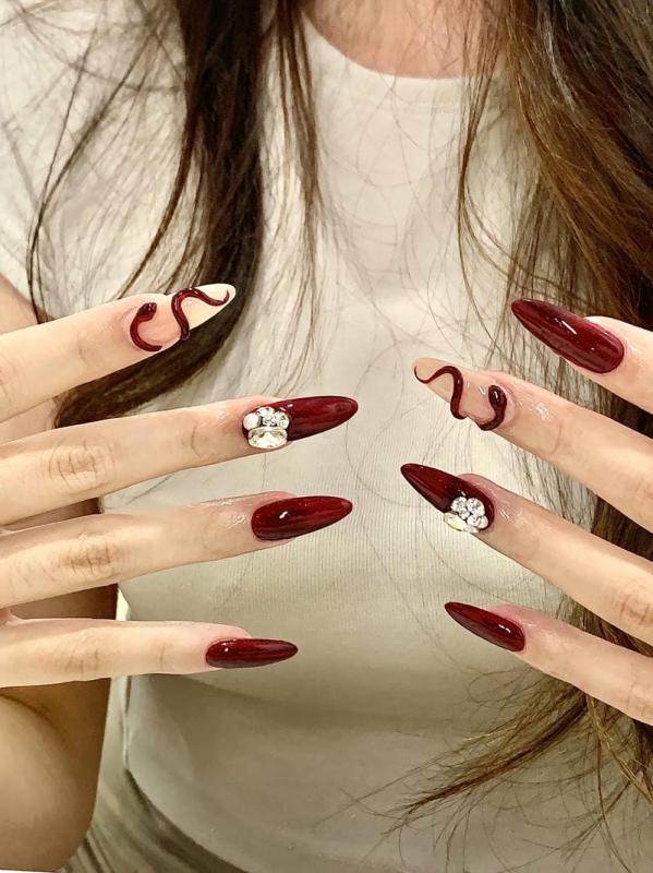 Giới thiệu những mẫu nail tết 2025 cực kỳ ấn tượng