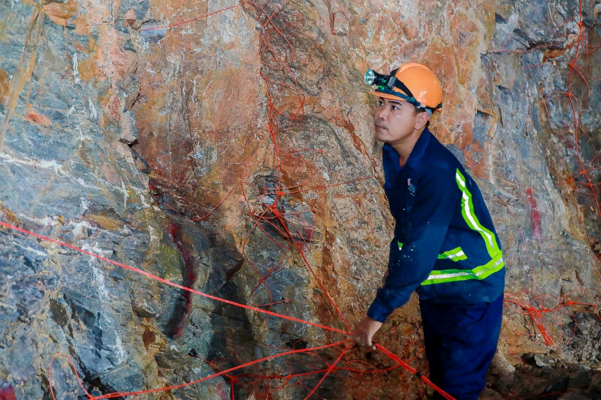 Xuyên đêm thông hầm trên cao tốc Đồng Đăng - Trà Lĩnh- Ảnh 7.