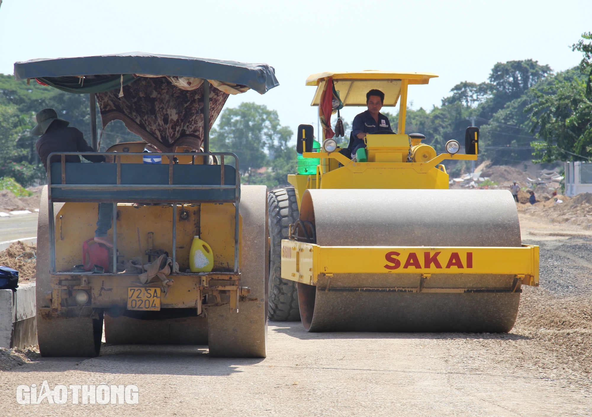 Phố biển hối hả chuyển mình với 8 đường giao thông trục ngang hiện đại- Ảnh 14.