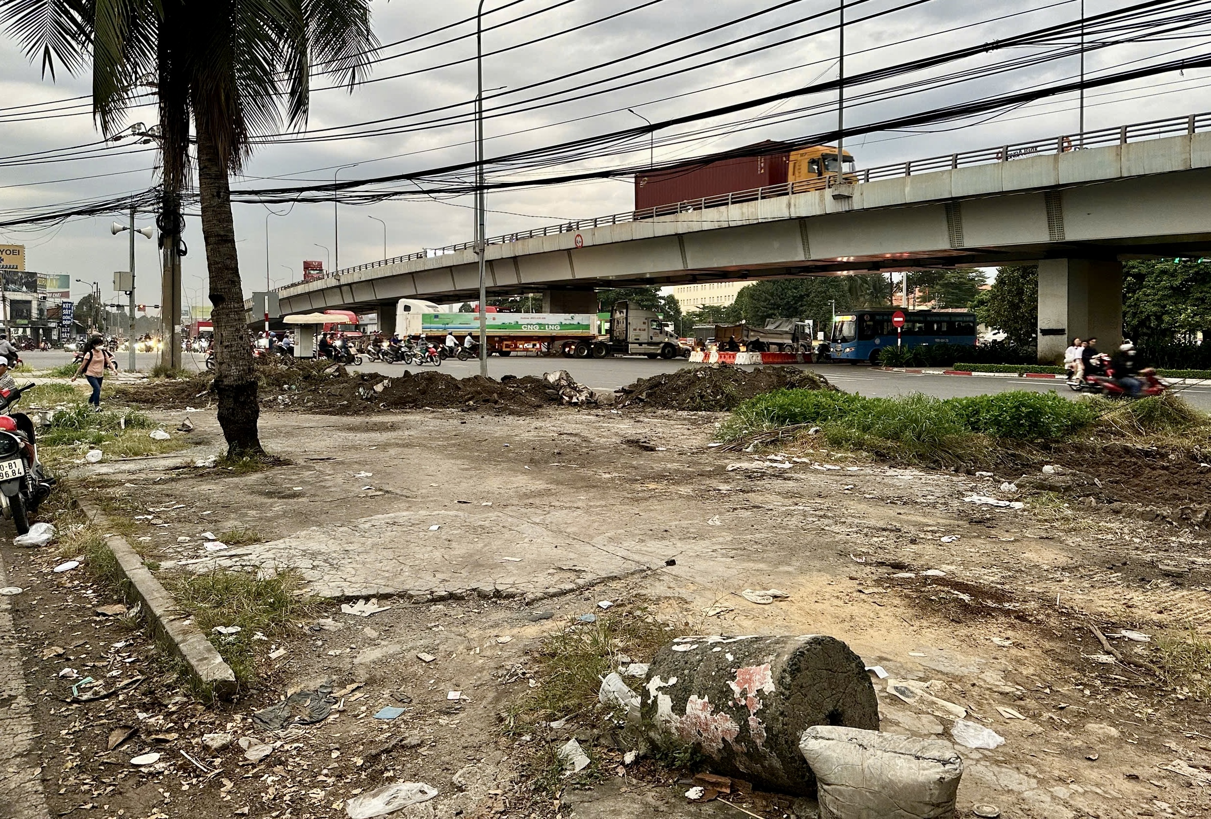 Chỉnh trang hành lang ATGT quốc lộ ở ngã tư Vũng Tàu- Ảnh 3.