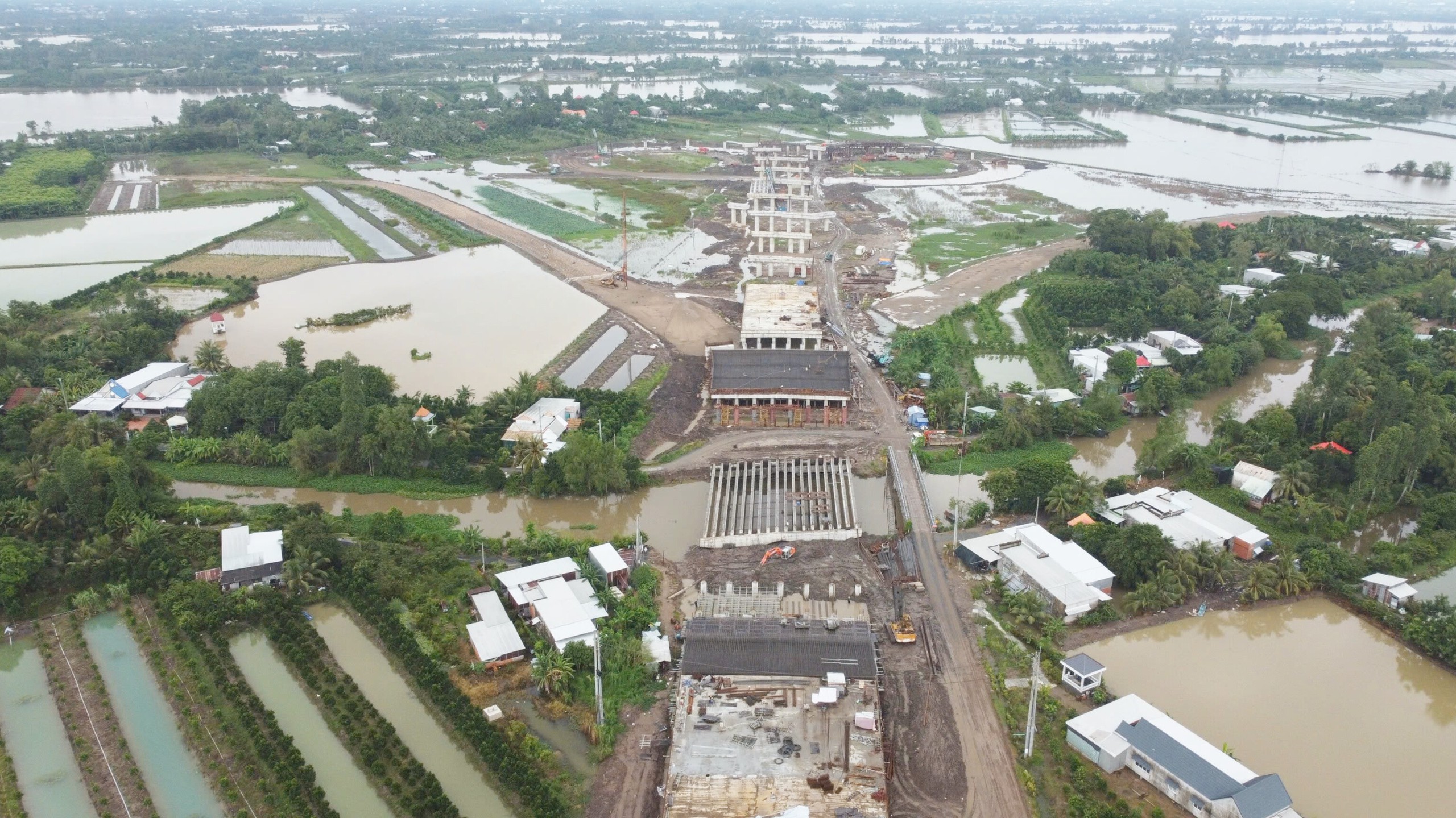 Đồng Tháp đẩy nhanh tiến độ thi công cao tốc Cao Lãnh - An Hữu- Ảnh 2.