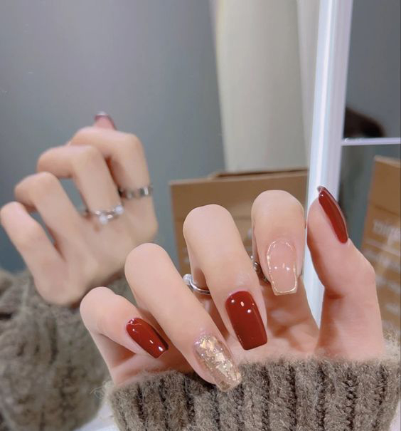 Giới thiệu những mẫu nail Tết 2025 độc đáo