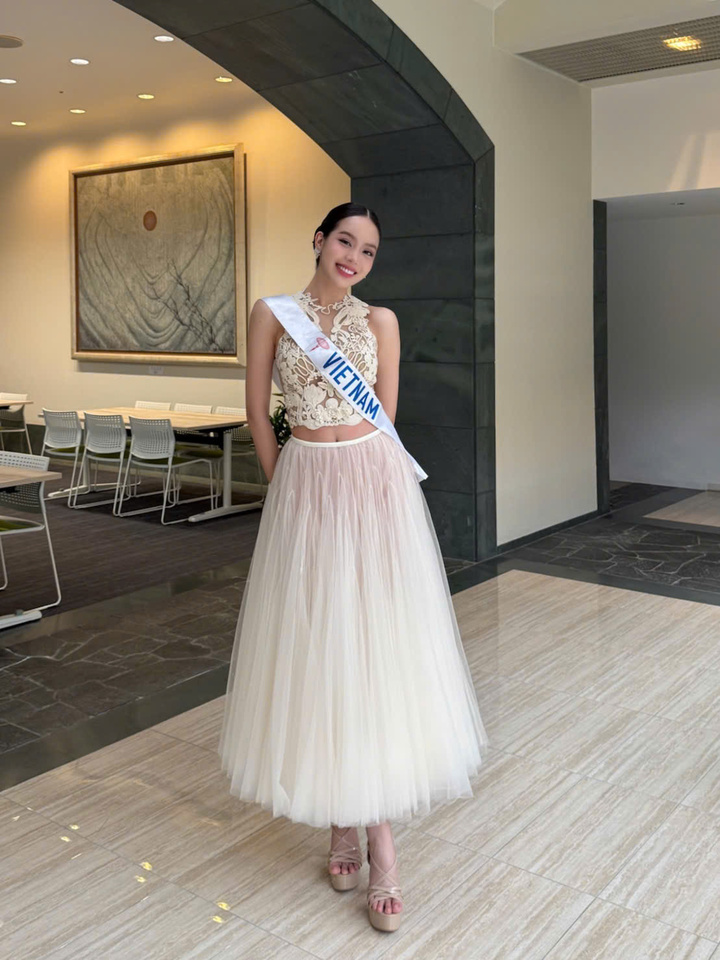 Đại diện Việt Nam thi Miss International 2024, Thanh Thủy đang thể hiện thế nào?- Ảnh 1.