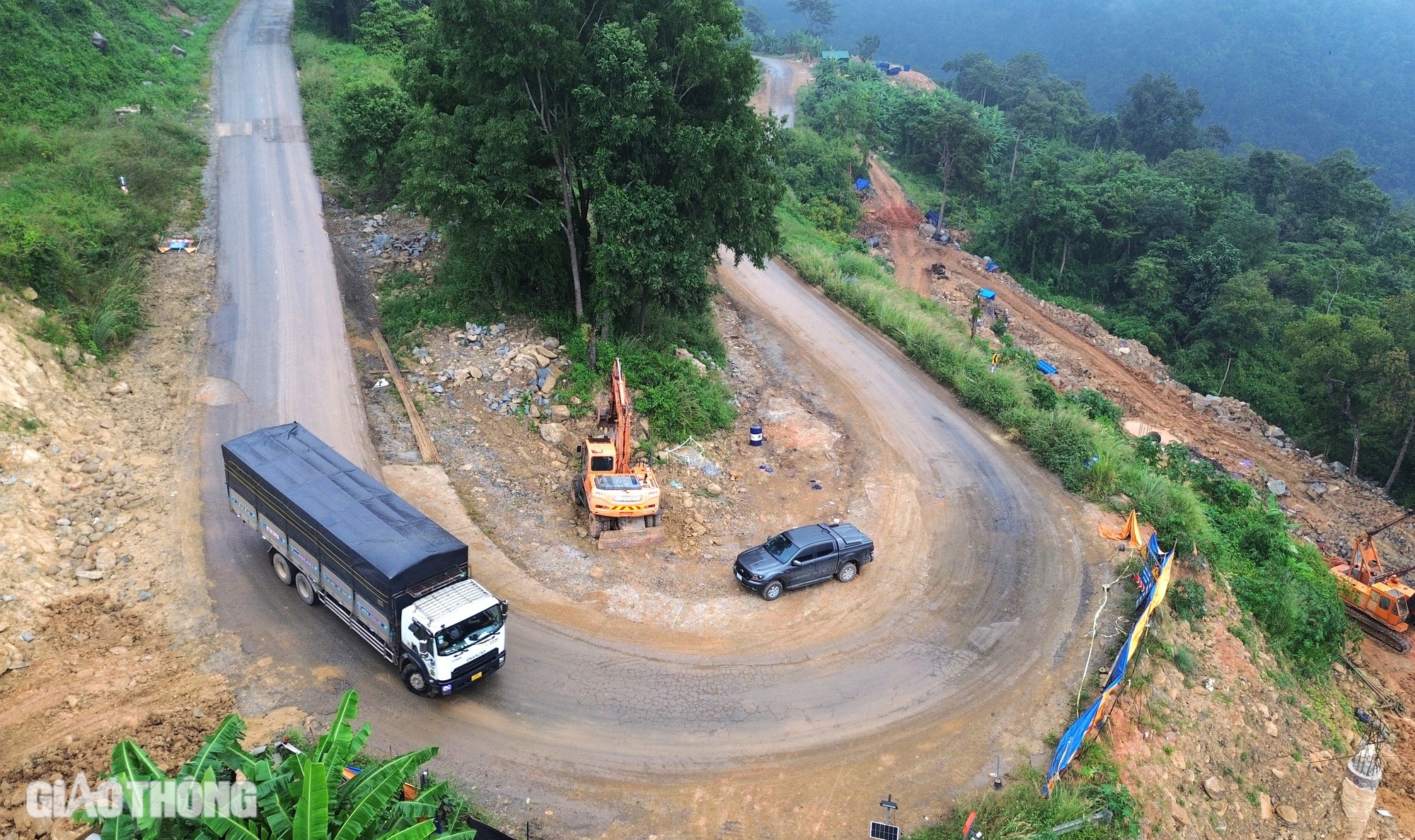 Cận cảnh bạt núi, nắn cua tay áo trên đèo Đại Ninh- Ảnh 1.