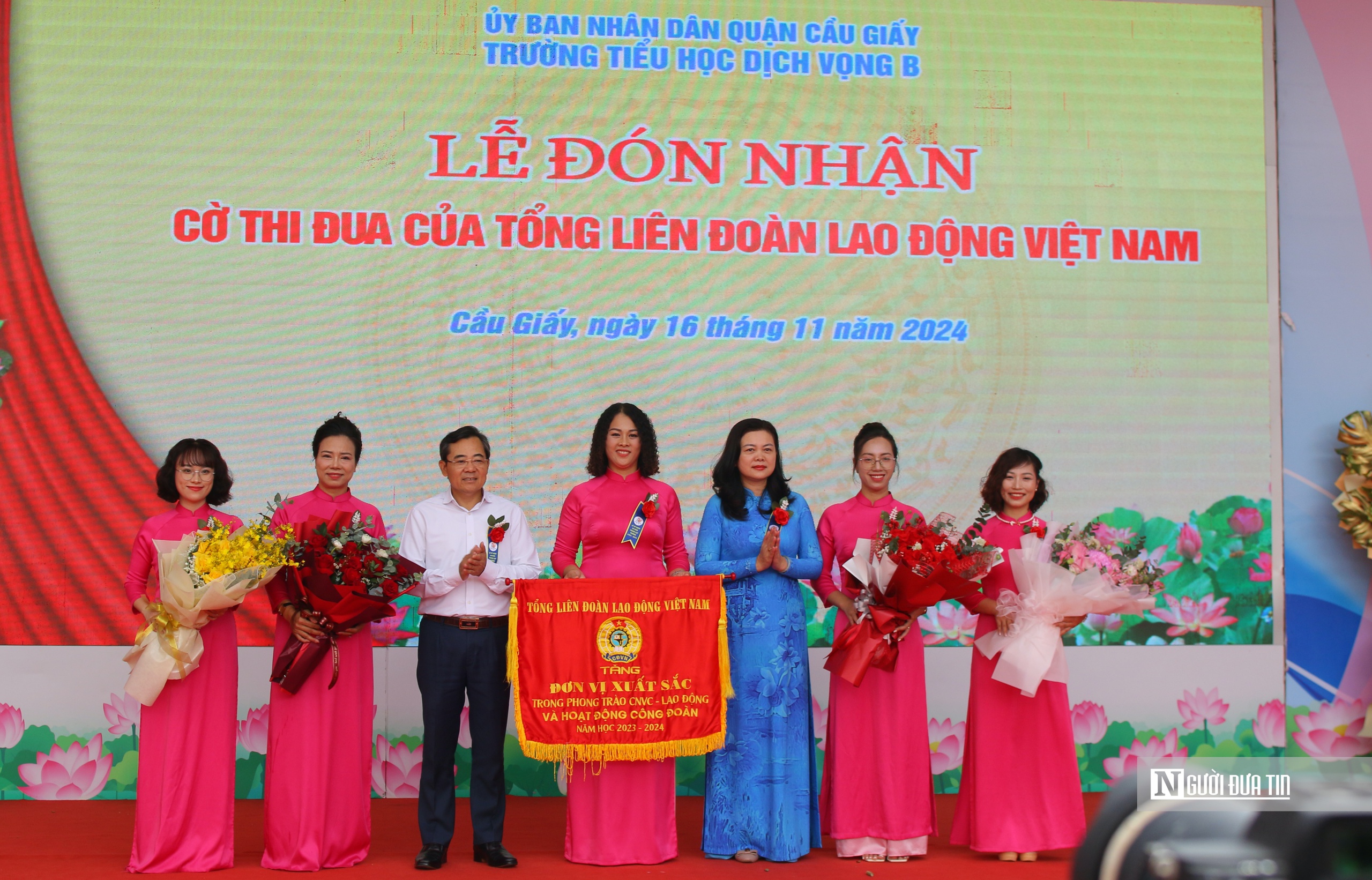 Hà Nội: Trường Tiểu học Dịch Vọng B đón nhận Huân chương Lao động hạng Nhì- Ảnh 6.