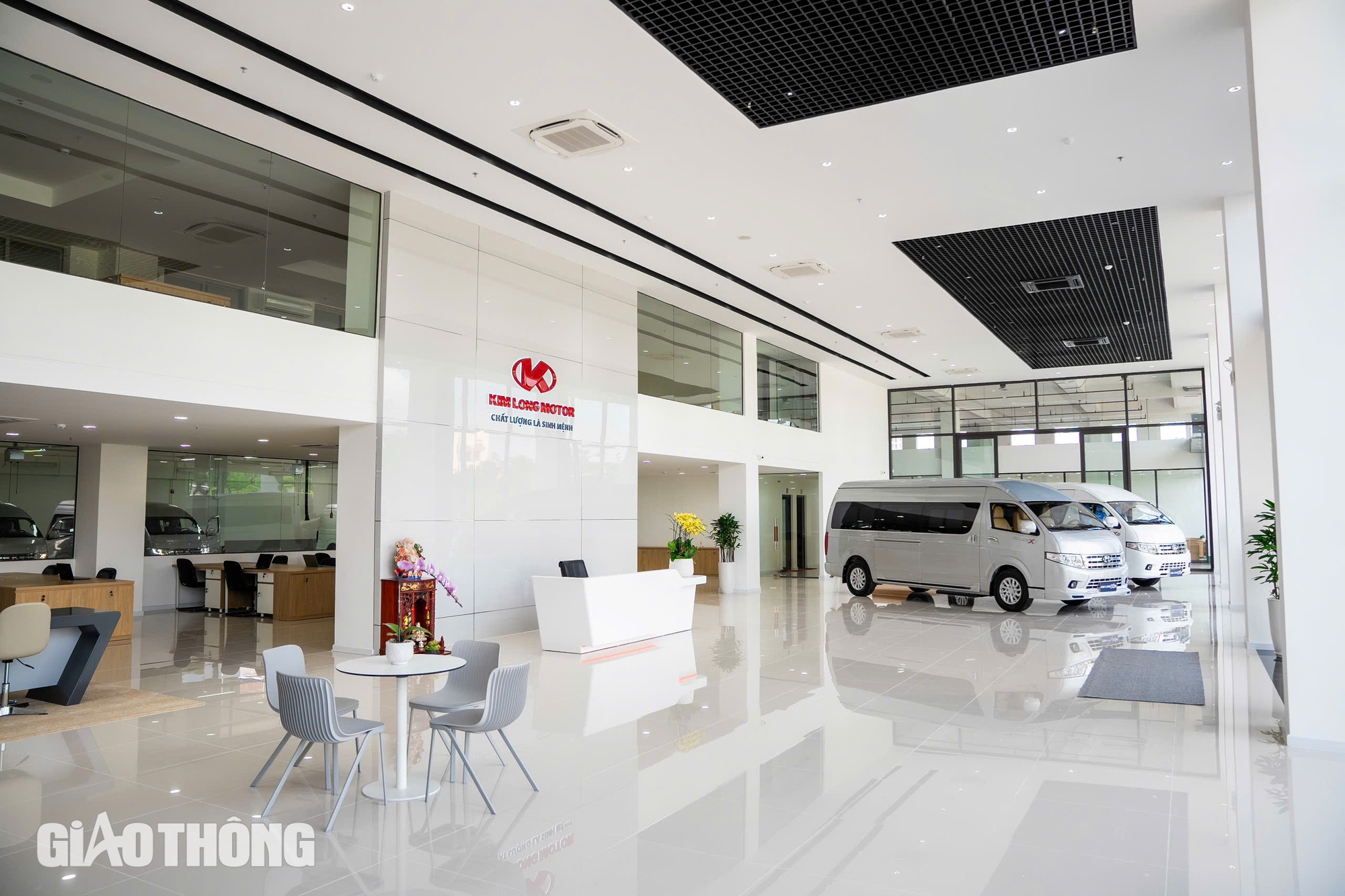 "Vua hầm" Đèo Cả đặt hàng xe Kimlong Motor khi khai trương showroom đầu tiên tại TP.HCM- Ảnh 1.