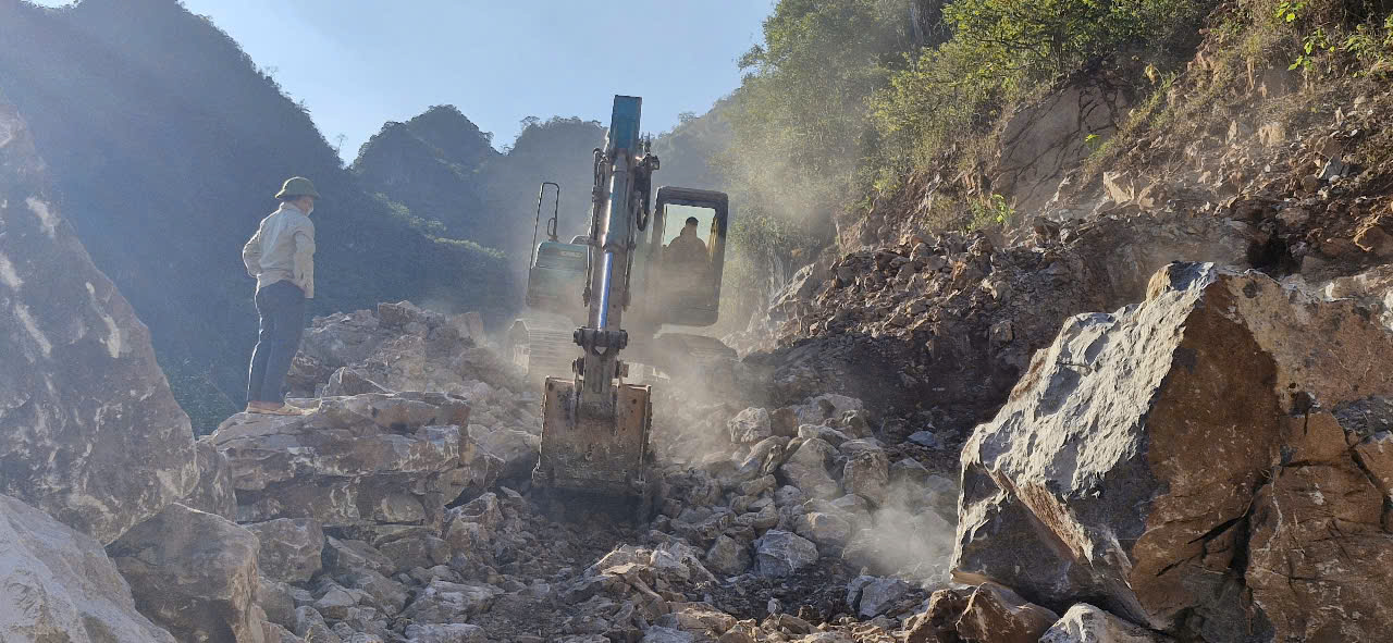 Tận thấy công nhân phá núi mở đường, phá thế độc đạo tại Lạng Sơn- Ảnh 22.