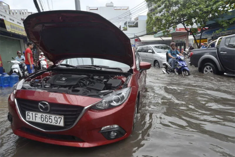 Đối với xe ô tô bị thủy kích sửa được không? Làm sao để biết ô tô bị thủy kích?