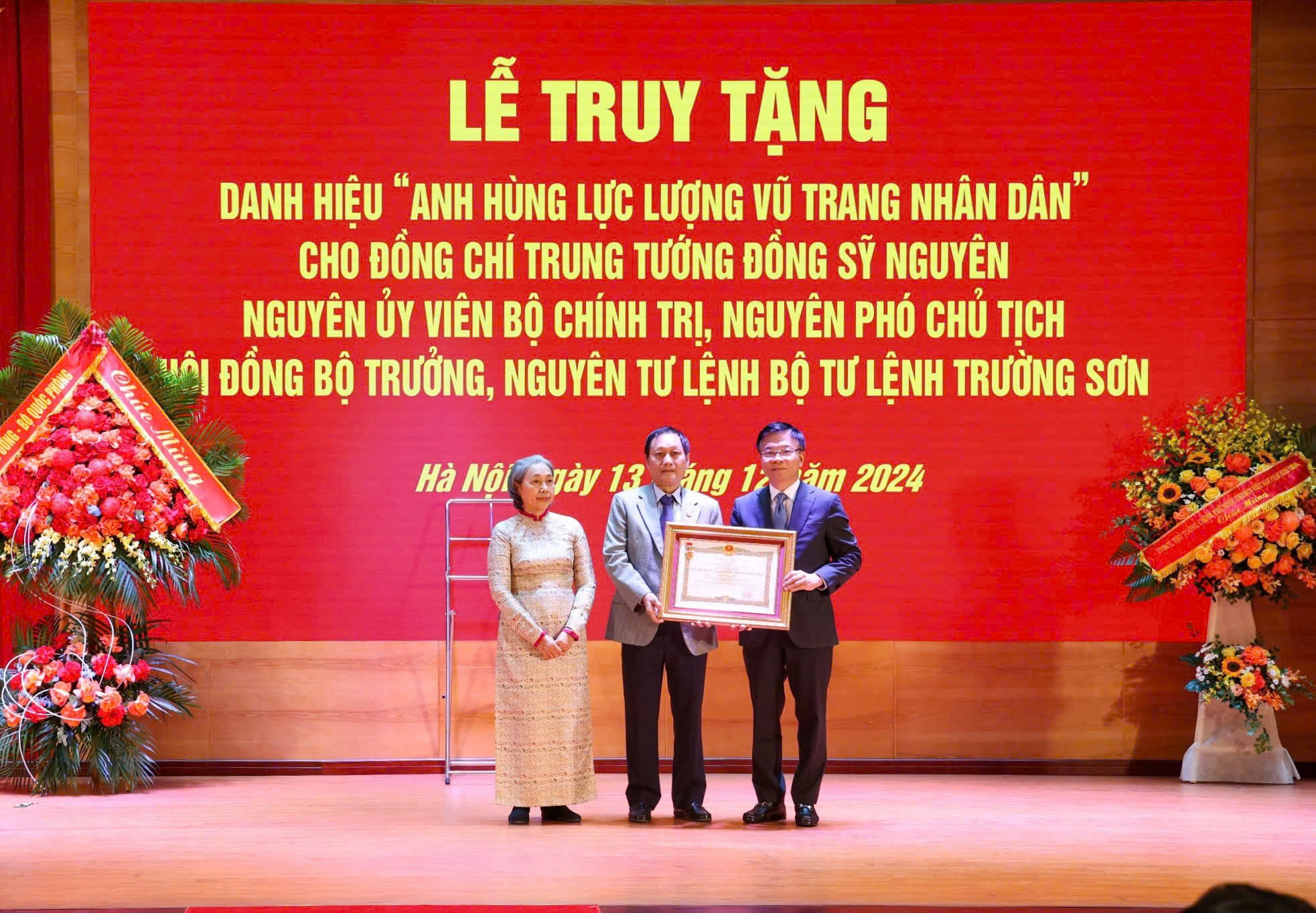 Truy tặng danh hiệu Anh hùng Lực lượng vũ trang nhân dân cho cố Trung tướng Đồng Sỹ Nguyên- Ảnh 1.