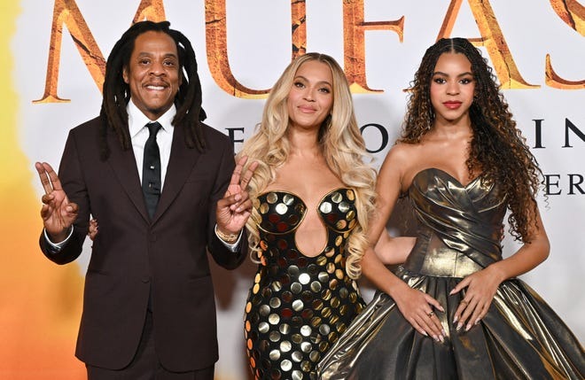 Jay-Z xuất hiện công khai cùng Beyoncé sau cáo buộc hiếp dâm, cô con gái 12 tuổi gây chú ý - Ảnh 1.