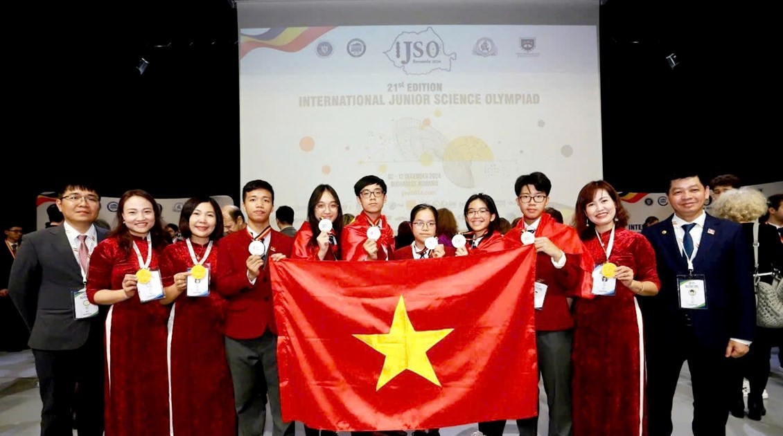 Học sinh Hà Nội mang về 6 huy chương tại kỳ Olympic khoa học trẻ quốc tế 2024- Ảnh 1.