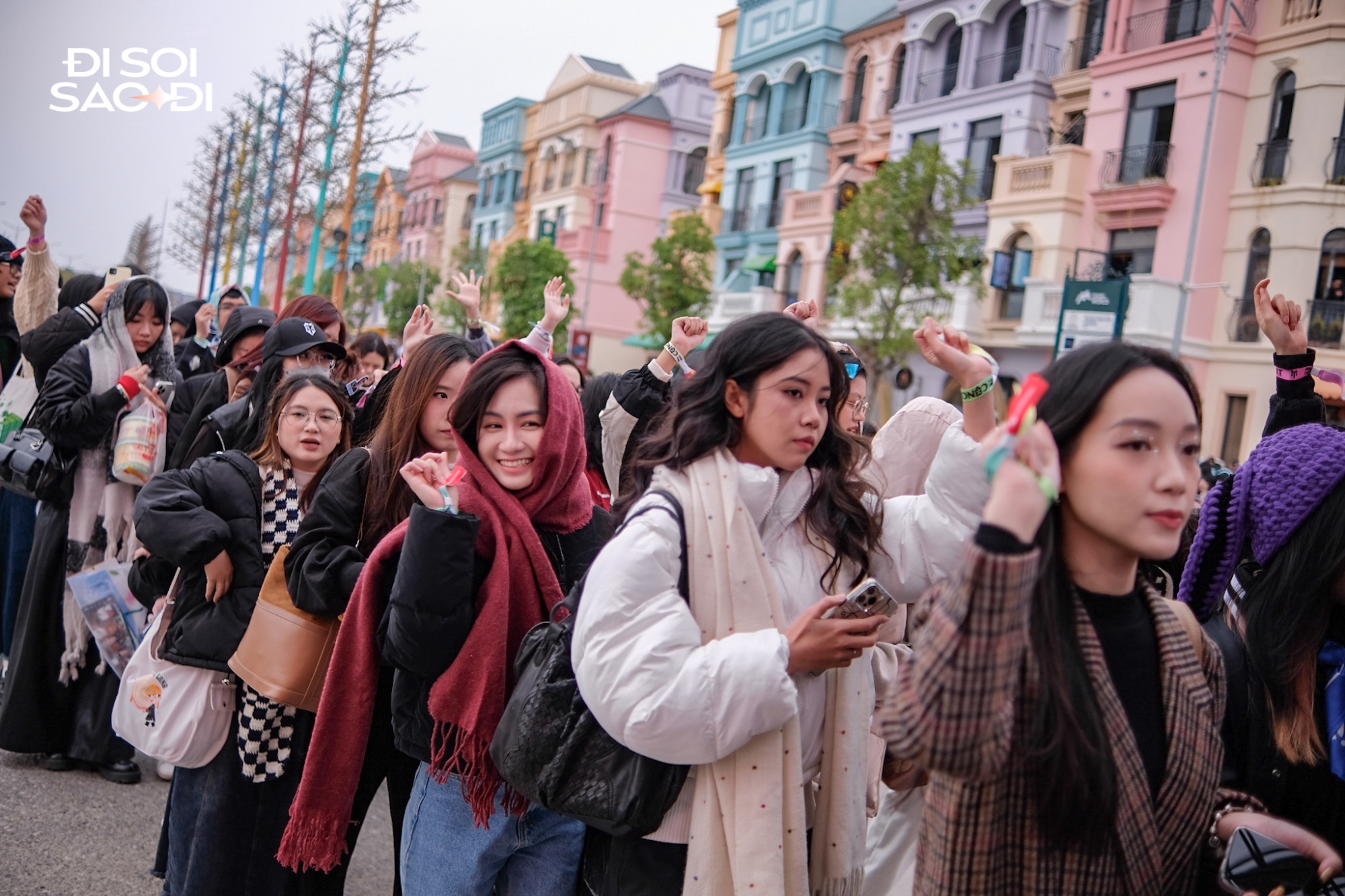 Concert Anh Trai Vượt Ngàn Chông Gai mở màn Hỏa Ca quá hoành tráng, SOOBIN mặc áo 3 lỗ khoe cơ bắp dưới trời 15 độ- Ảnh 24.