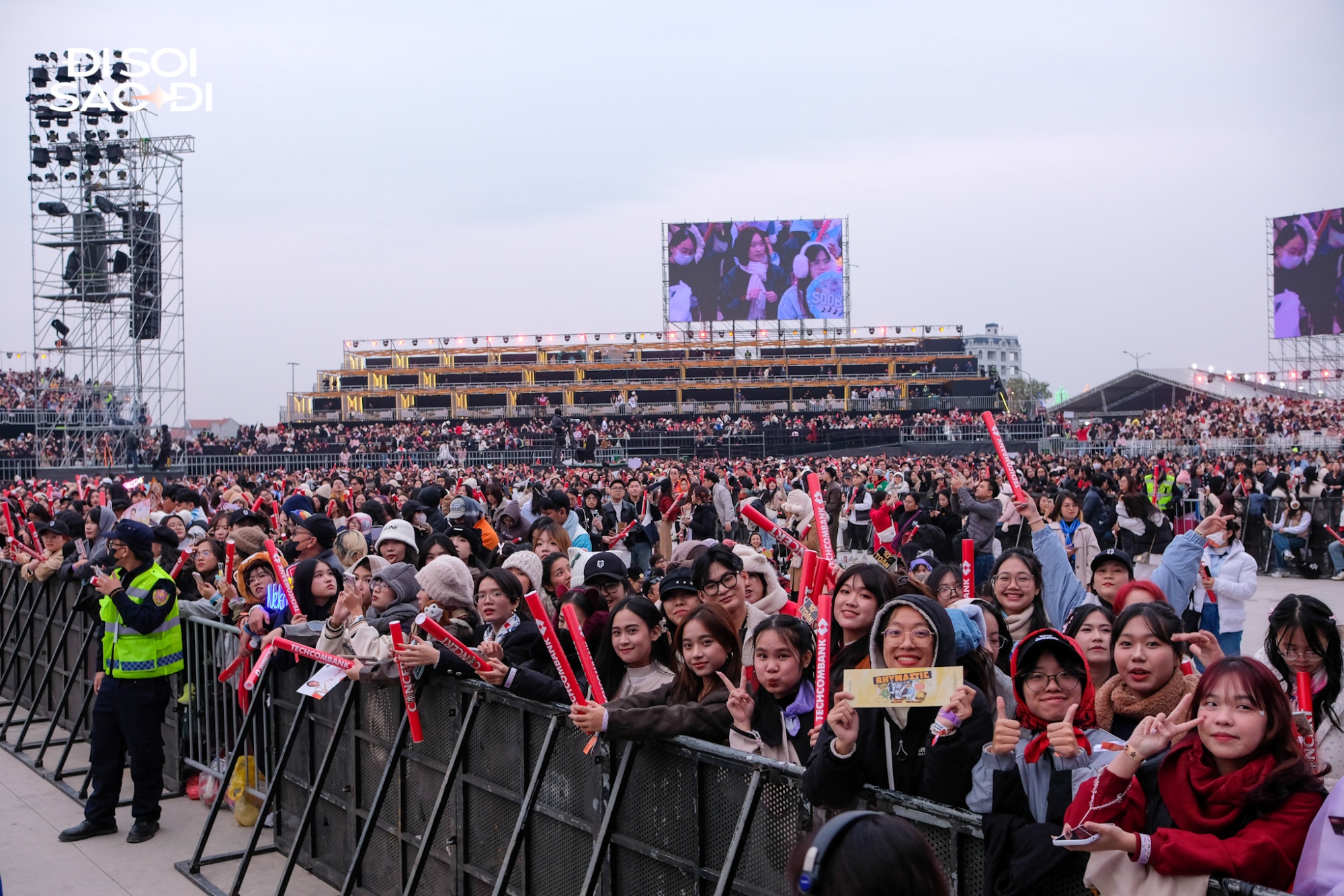 Concert Anh Trai Vượt Ngàn Chông Gai mở màn Hỏa Ca quá hoành tráng, SOOBIN mặc áo 3 lỗ khoe cơ bắp dưới trời 15 độ- Ảnh 10.