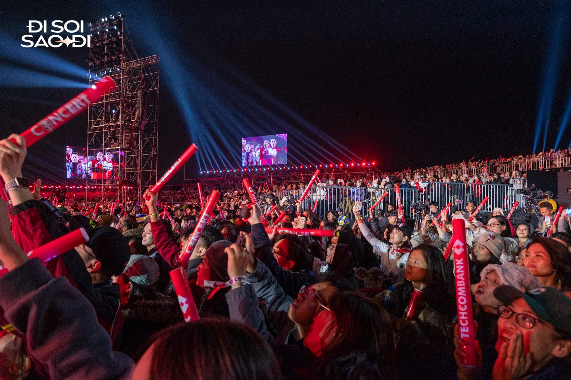 Concert Anh Trai Vượt Ngàn Chông Gai mở màn Hỏa Ca quá hoành tráng, SOOBIN mặc áo 3 lỗ khoe cơ bắp dưới trời 15 độ- Ảnh 6.