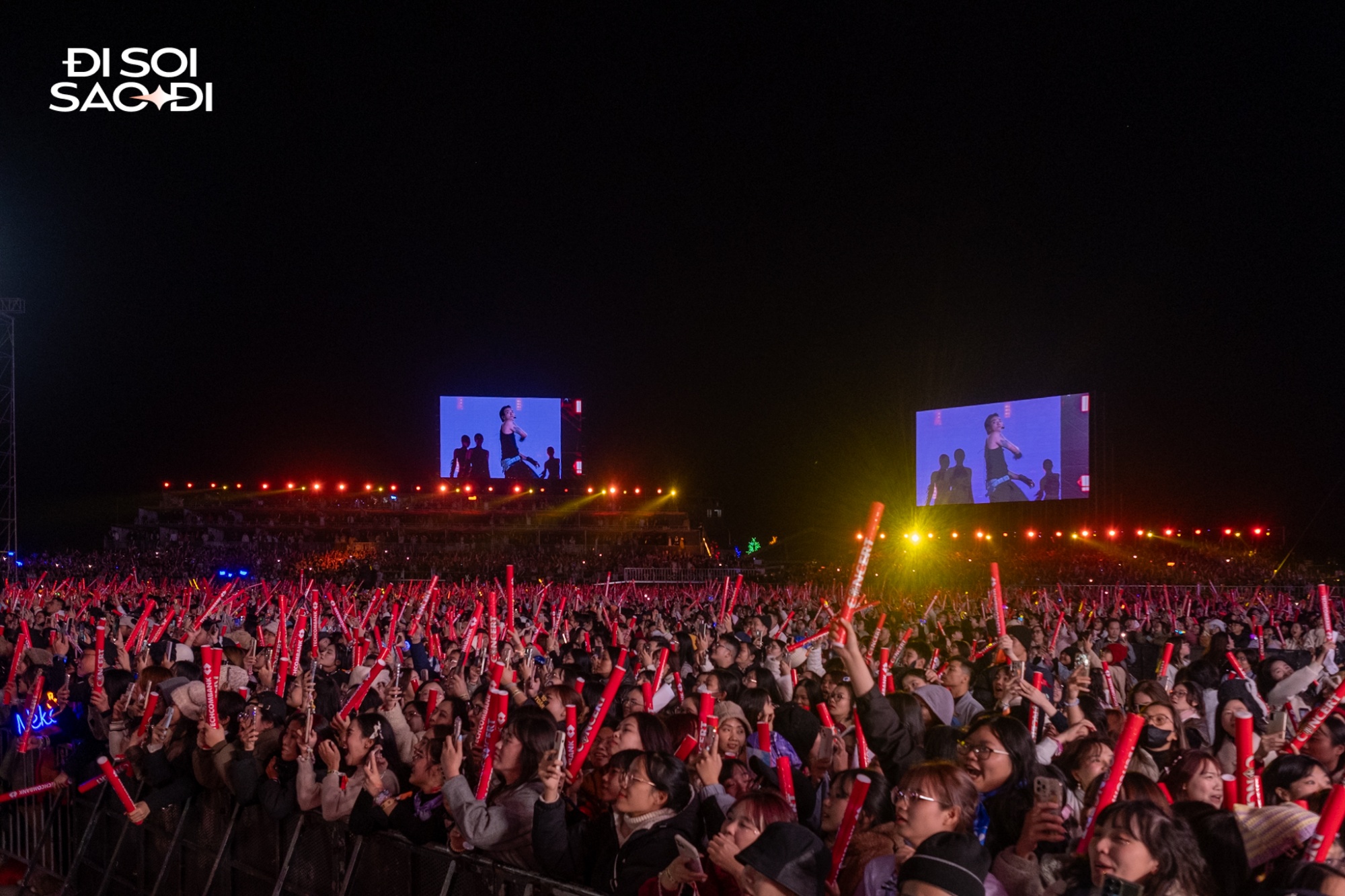 Concert Anh Trai Vượt Ngàn Chông Gai mở màn Hỏa Ca quá hoành tráng, SOOBIN mặc áo 3 lỗ khoe cơ bắp dưới trời 15 độ- Ảnh 5.