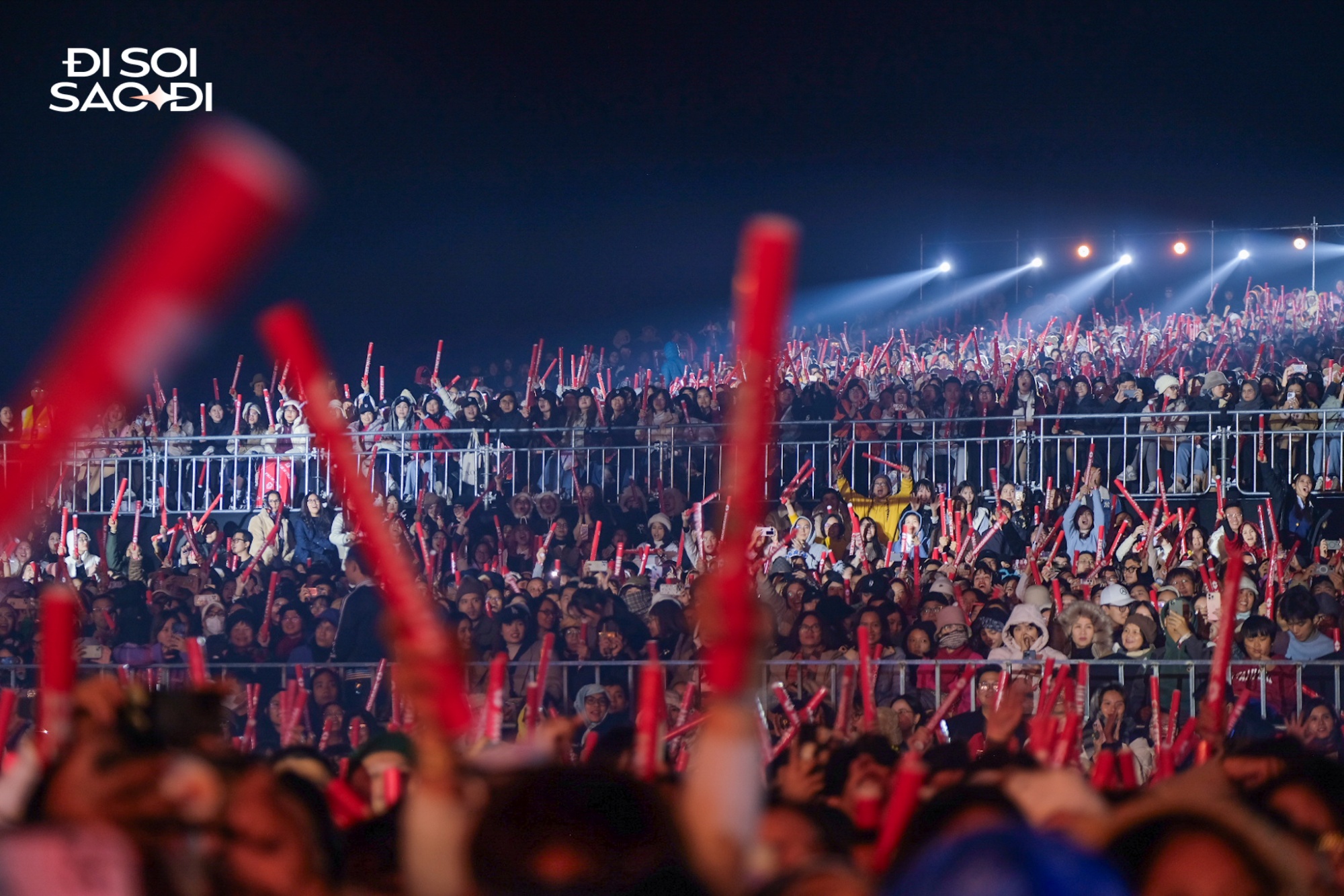 Toàn cảnh concert Anh Trai Vượt Ngàn Chông Gai Hà Nội: Dàn anh tài ngập tràn cảm xúc, lâng lâng tự hào hai chữ Việt Nam!- Ảnh 3.