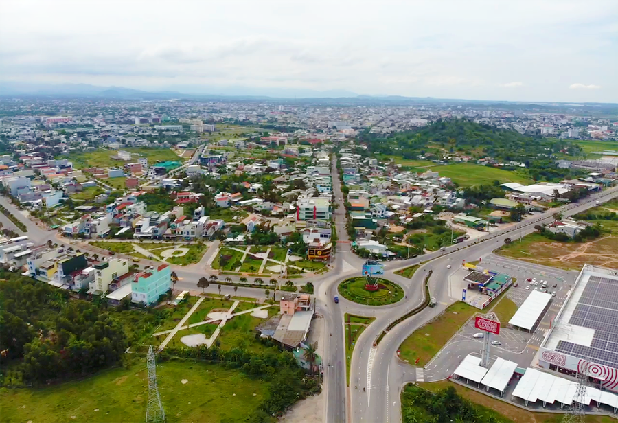 Quảng Ngãi đầu tư mạnh hạ tầng giao thông để vươn mình thành tỉnh phát triển khá- Ảnh 1.