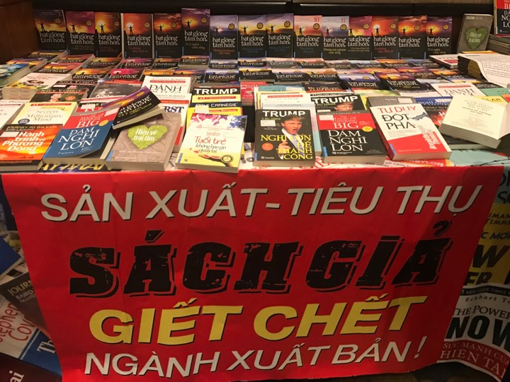 Sách lậu tràn lan làm