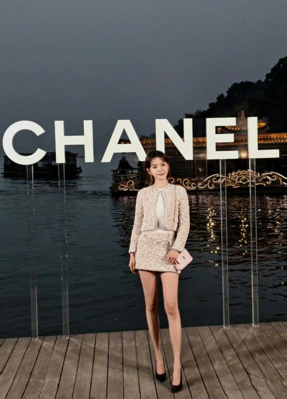 "Ánh sáng chiếu yêu" chịu thua nàng thơ của Lee Min Ho và tình đầu Cbiz, "thiên kim Chanel tự nhận" hiện nguyên hình giữa dàn sao- Ảnh 4.