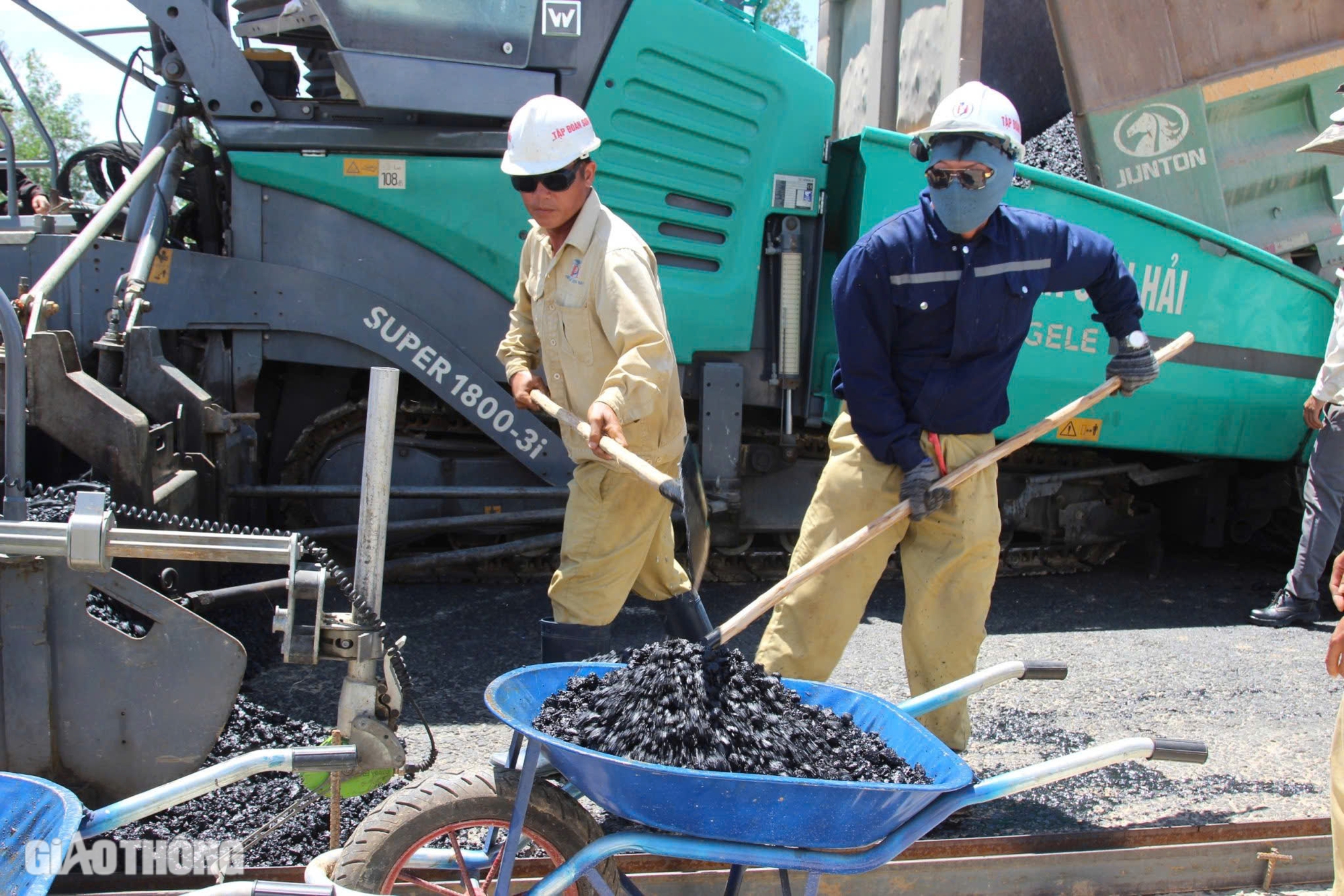 Cao tốc Hoài Nhơn - Quy Nhơn "khoác áo mới"- Ảnh 3.