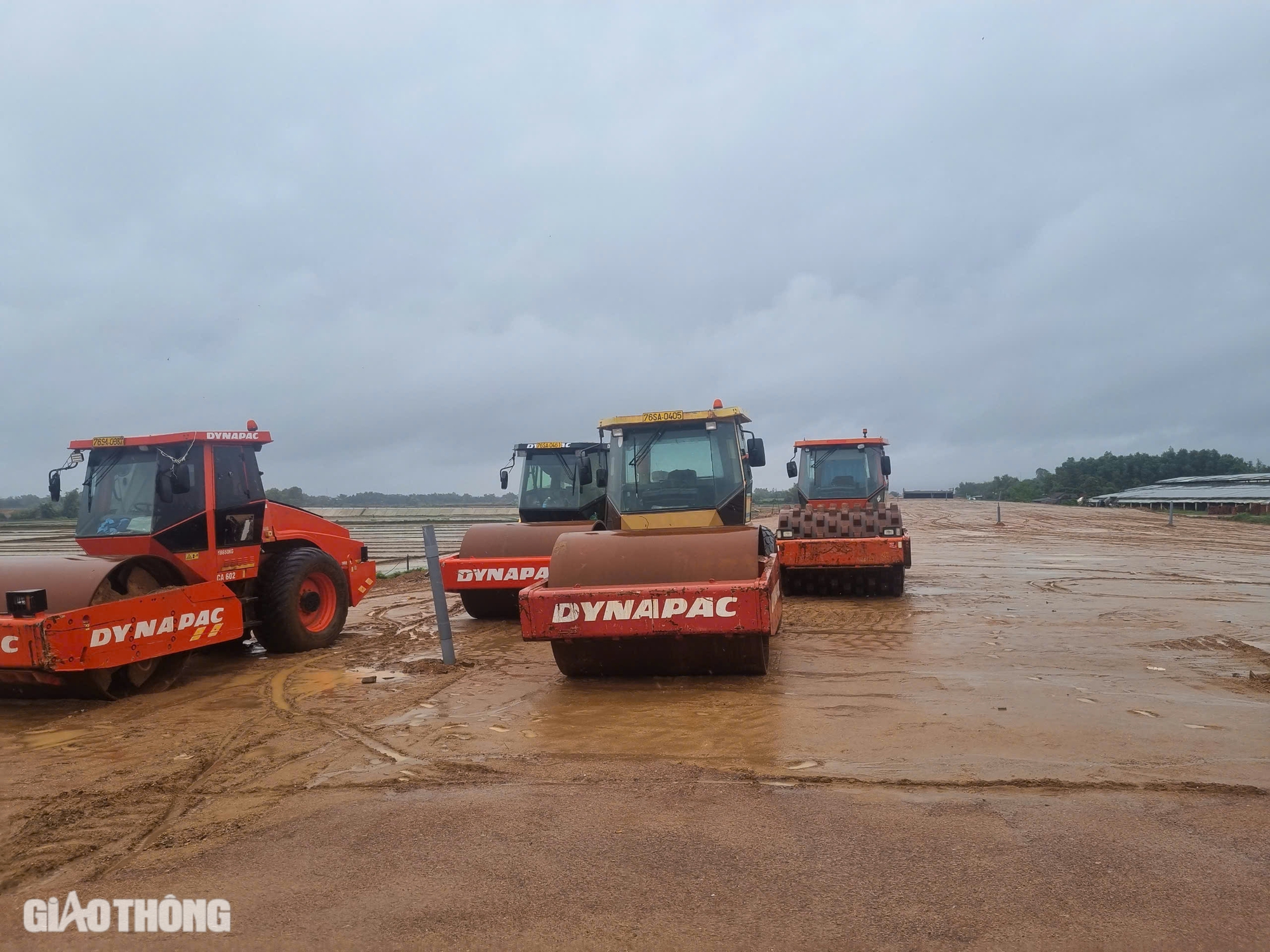 Không để mưa lớn ảnh hưởng tiến độ cao tốc Hoài Nhơn - Quy Nhơn- Ảnh 1.