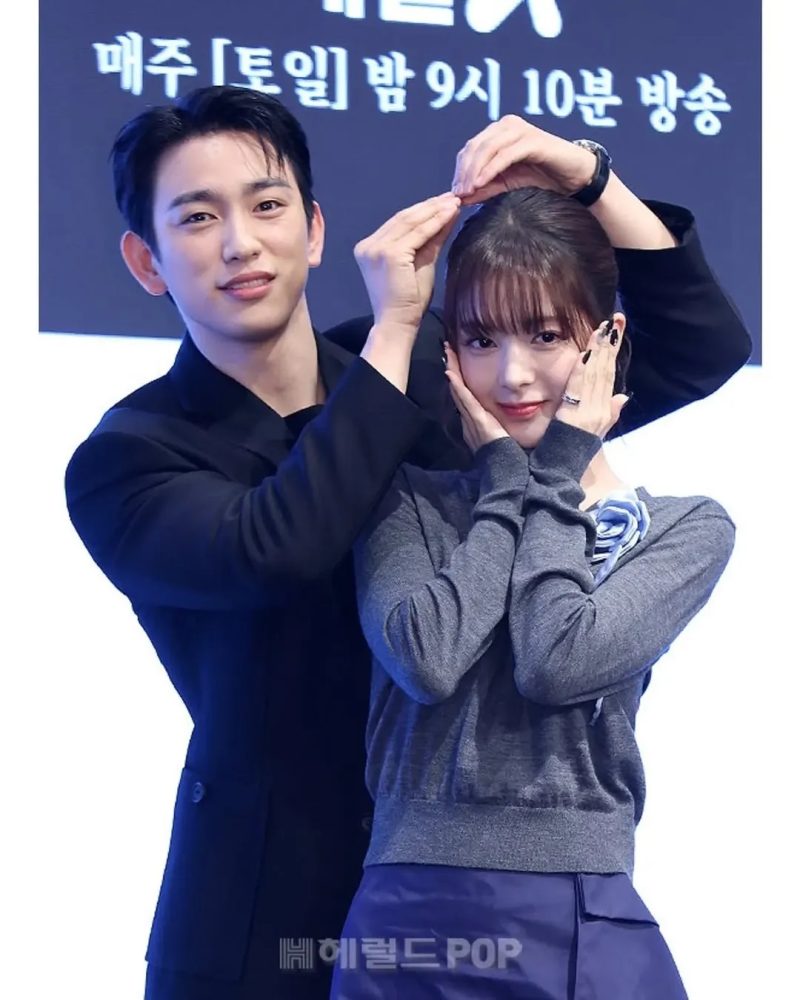 Mỹ nhân Hàn gầy tong teo còn bị nghi thẩm mỹ Mỹ nhân Hàn gầy tong teo còn bị nghi thẩm mỹ