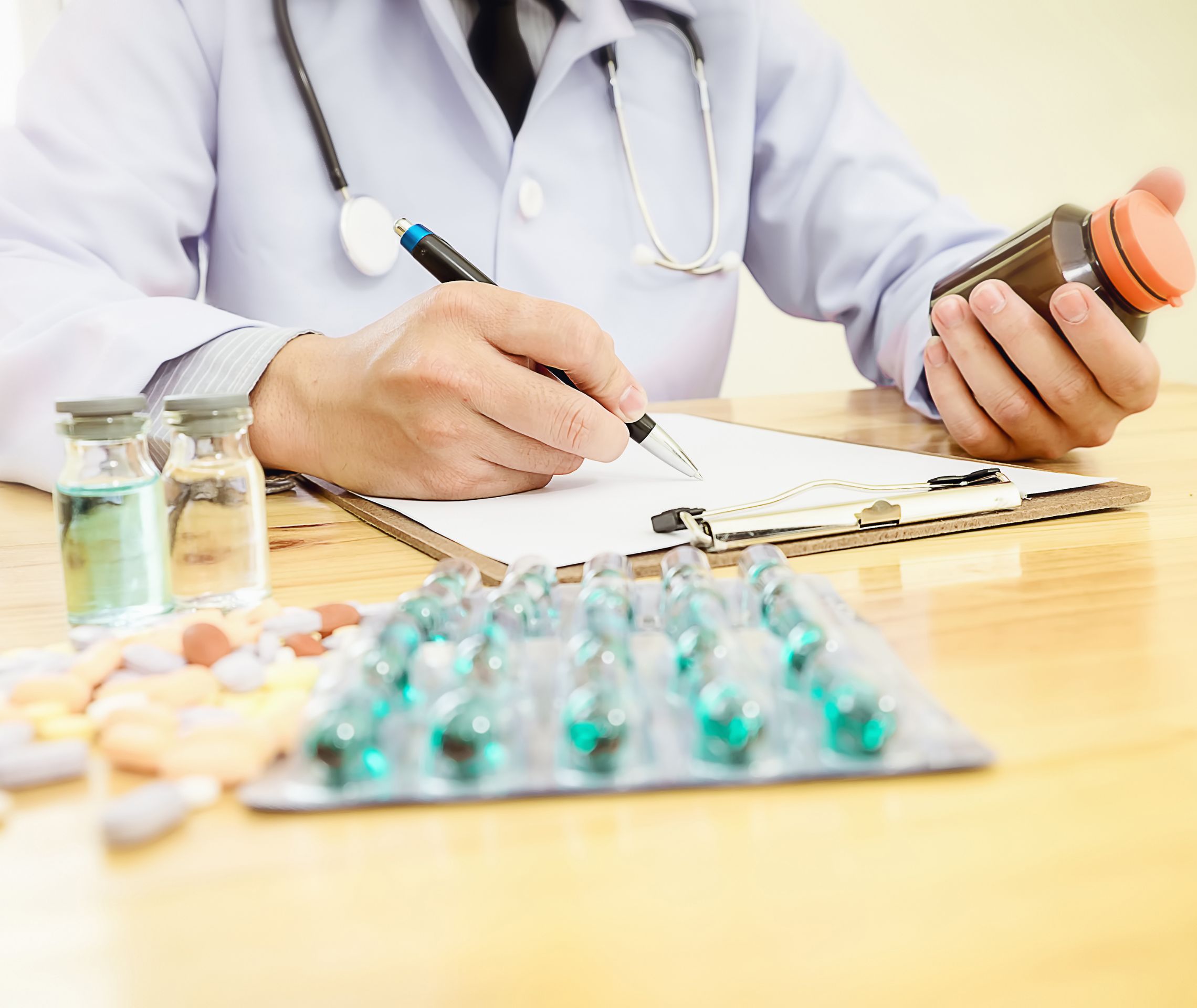 Du lịch nơi đất khách không lo 'trời sập' vì... bệnh - 3