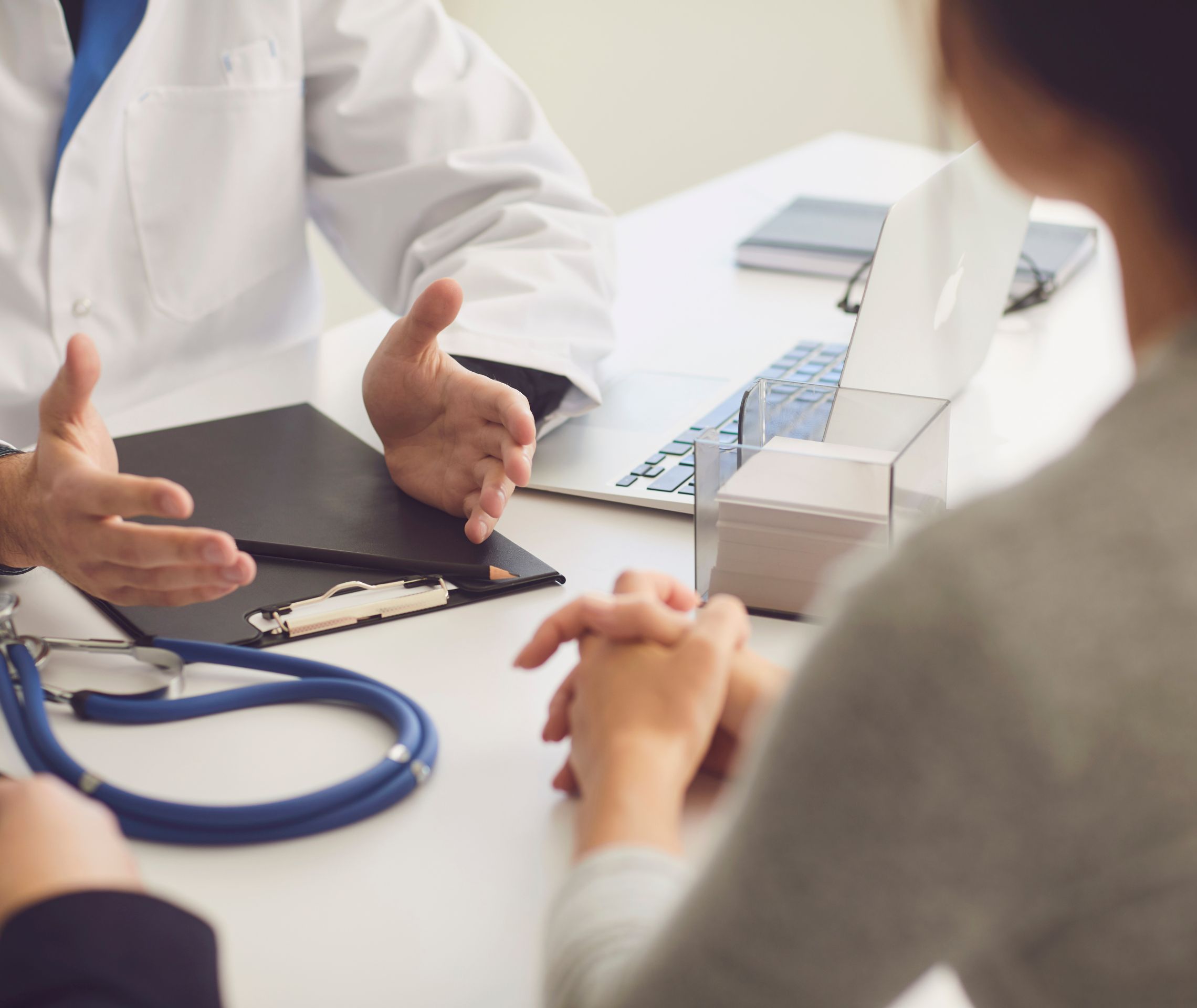 Du lịch nơi đất khách không lo 'trời sập' vì... bệnh - 5