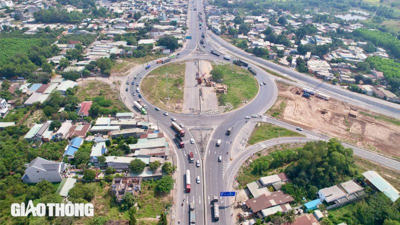 Cao tốc Bến Lức - Long Thành góp phần chia tải quốc lộ 51- Ảnh 2. Cao tốc Bến Lức - Long Thành góp phần chia tải quốc lộ 51- Ảnh 2.