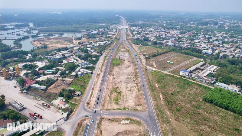 Cao tốc Bến Lức - Long Thành góp phần chia tải quốc lộ 51- Ảnh 8. Cao tốc Bến Lức - Long Thành góp phần chia tải quốc lộ 51- Ảnh 8.