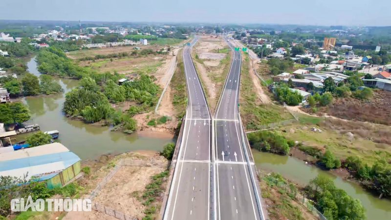 Cao tốc Bến Lức - Long Thành góp phần chia tải quốc lộ 51- Ảnh 9. Cao tốc Bến Lức - Long Thành góp phần chia tải quốc lộ 51- Ảnh 9.
