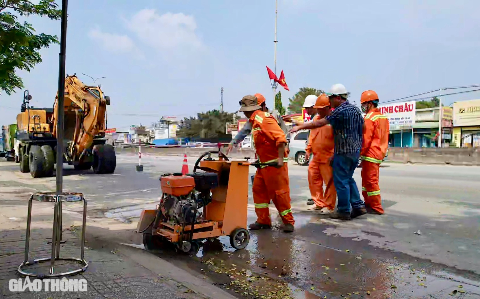 Bắt đầu duy tu hệ thống thoát nước trên QL51- Ảnh 8. Bắt đầu duy tu hệ thống thoát nước trên QL51- Ảnh 8.