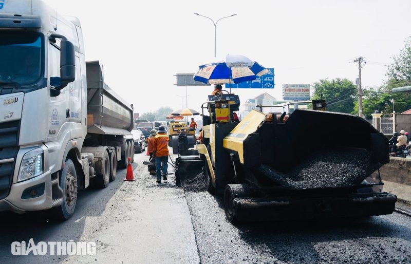 Đồng loạt khắc phục sửa chữa các điểm hư hỏng trên tuyến quốc lộ 51- Ảnh 14. Đồng loạt khắc phục sửa chữa các điểm hư hỏng trên tuyến quốc lộ 51- Ảnh 14.