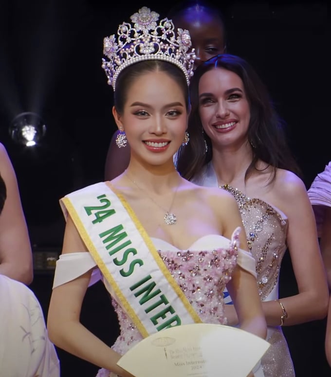 464978619-552180324420277-6066-6423-8169-1731415097-1954 Thanh Thủy đã trở thành người đẹp đầu tiên của Việt Nam đăng quang Hoa hậu Quốc tế.