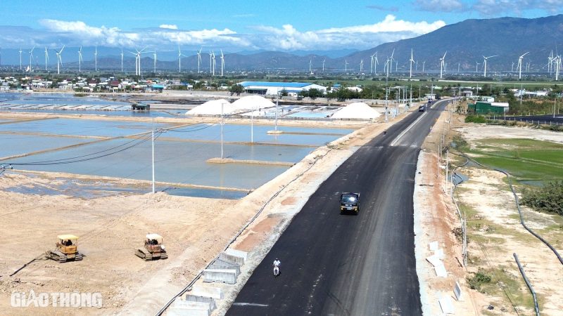 Đường Vành đai phía bắc Ninh Thuận thông xe cuối tháng 6/2025- Ảnh 8. Đường Vành đai phía bắc Ninh Thuận thông xe cuối tháng 6/2025- Ảnh 8.
