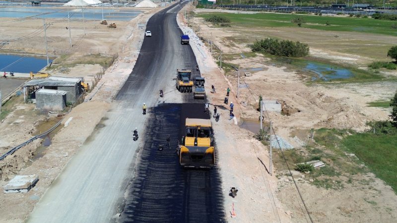Đường Vành đai phía bắc Ninh Thuận thông xe cuối tháng 6/2025- Ảnh 2. Đường Vành đai phía bắc Ninh Thuận thông xe cuối tháng 6/2025- Ảnh 2.