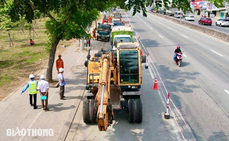 Đồng loạt khắc phục sửa chữa các điểm hư hỏng trên tuyến quốc lộ 51- Ảnh 3. Đồng loạt khắc phục sửa chữa các điểm hư hỏng trên tuyến quốc lộ 51- Ảnh 3.