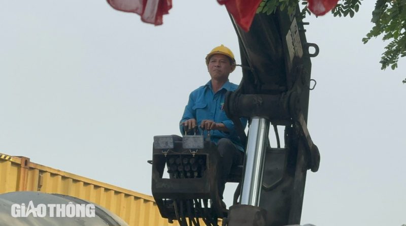 Đồng loạt khắc phục sửa chữa các điểm hư hỏng trên tuyến quốc lộ 51- Ảnh 4. Đồng loạt khắc phục sửa chữa các điểm hư hỏng trên tuyến quốc lộ 51- Ảnh 4.