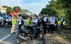 Bình Thuận: Học sinh vi phạm giao thông, cơ sở giáo dục sẽ bị đánh giá thi đua- Ảnh 6. Nghệ An xử phạt hơn 20.000 lượt học sinh vi phạm giao thông