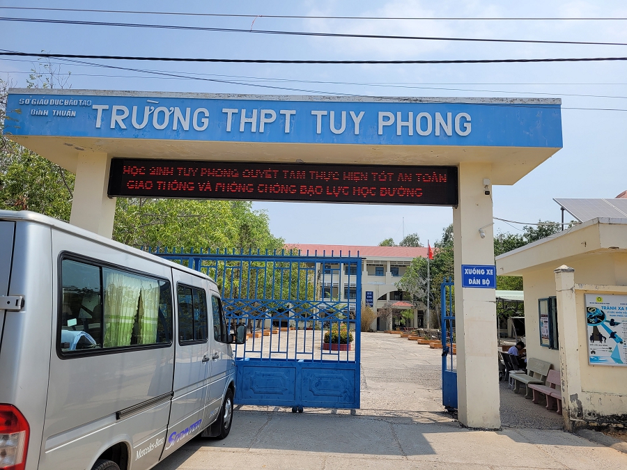 Đình chỉ công tác giáo viên xâm hại nữ sinh lớp 10- Ảnh 1. Đình chỉ công tác giáo viên xâm hại nữ sinh lớp 10- Ảnh 1.