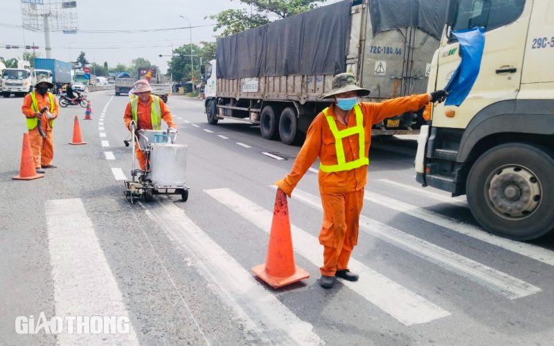 Đồng loạt khắc phục sửa chữa các điểm hư hỏng trên tuyến quốc lộ 51- Ảnh 11. Đồng loạt khắc phục sửa chữa các điểm hư hỏng trên tuyến quốc lộ 51- Ảnh 11.