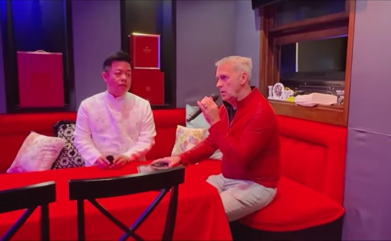 Quang Lê bị chỉ trích vì nhận tỷ phú Mỹ là anh rể - Ảnh 2. Quang Lê bị chỉ trích vì nhận tỷ phú Mỹ là anh rể - Ảnh 2.