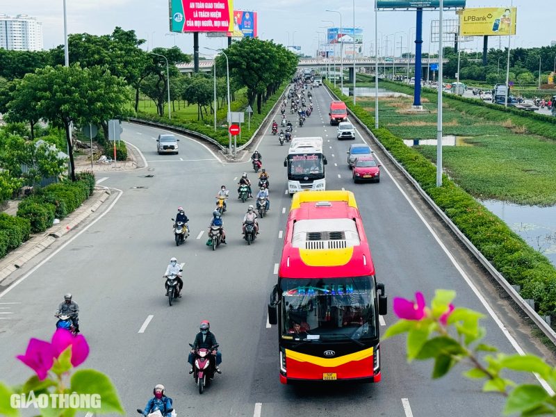 Đường về miền Tây sắp được nâng cấp lên 10 - 12 làn xe- Ảnh 2. Đường về miền Tây sắp được nâng cấp lên 10 - 12 làn xe- Ảnh 2.