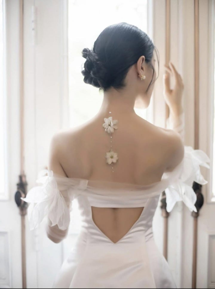 Cô dâu bí ẩn của Vũ Cát Tường từng xuất hiện trong 'Người bí ẩn' 10 năm trước - Ảnh 1. Cô dâu bí ẩn của Vũ Cát Tường từng xuất hiện trong 'Người bí ẩn' 10 năm trước - Ảnh 1.