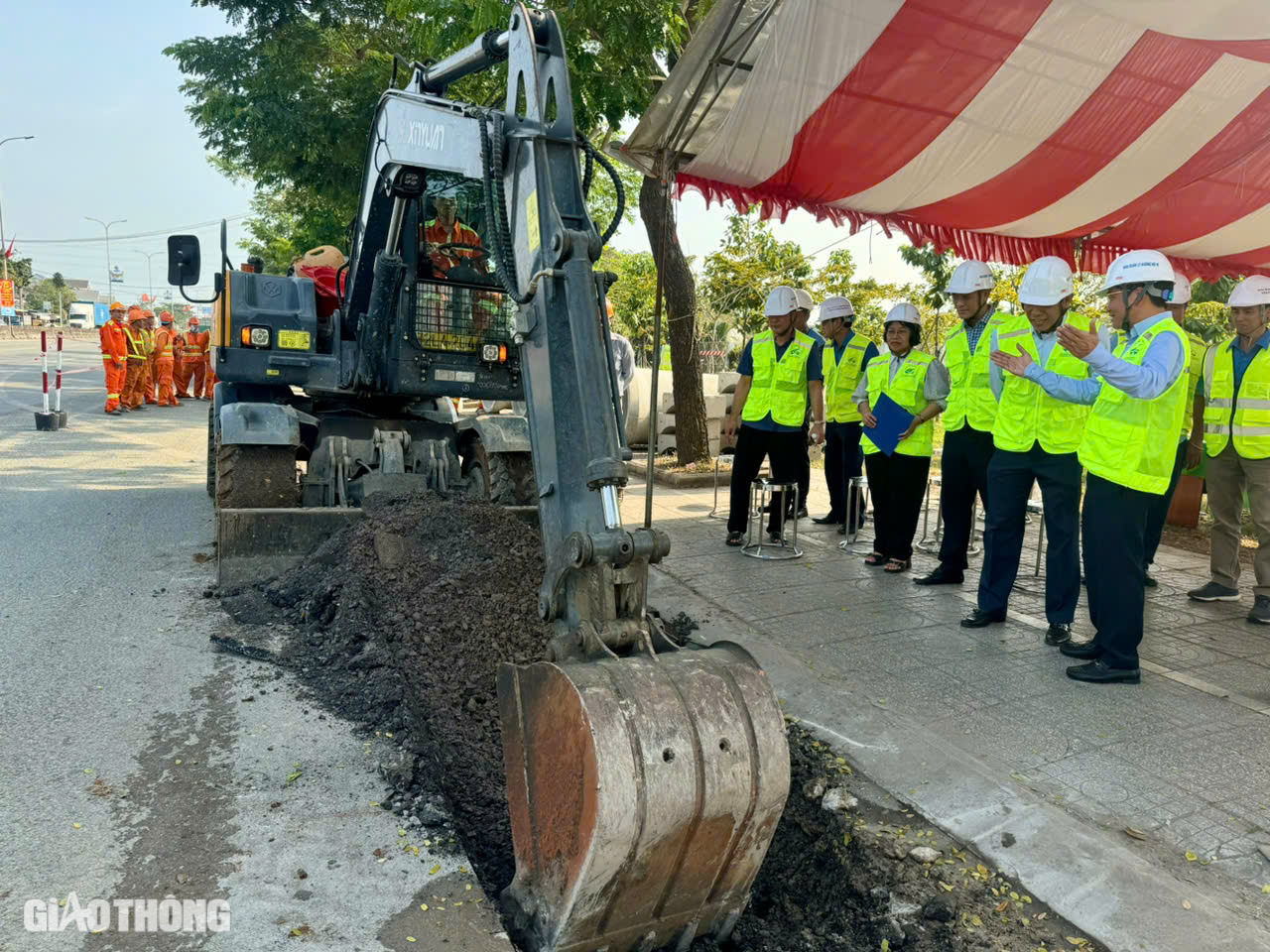 Bắt đầu duy tu hệ thống thoát nước trên QL51- Ảnh 5. Bắt đầu duy tu hệ thống thoát nước trên QL51- Ảnh 5.