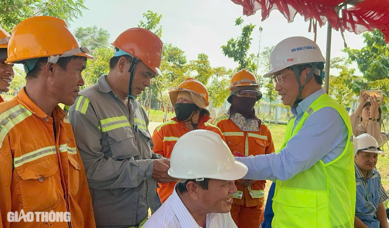 Bắt đầu duy tu hệ thống thoát nước trên QL51- Ảnh 2. Bắt đầu duy tu hệ thống thoát nước trên QL51- Ảnh 2.