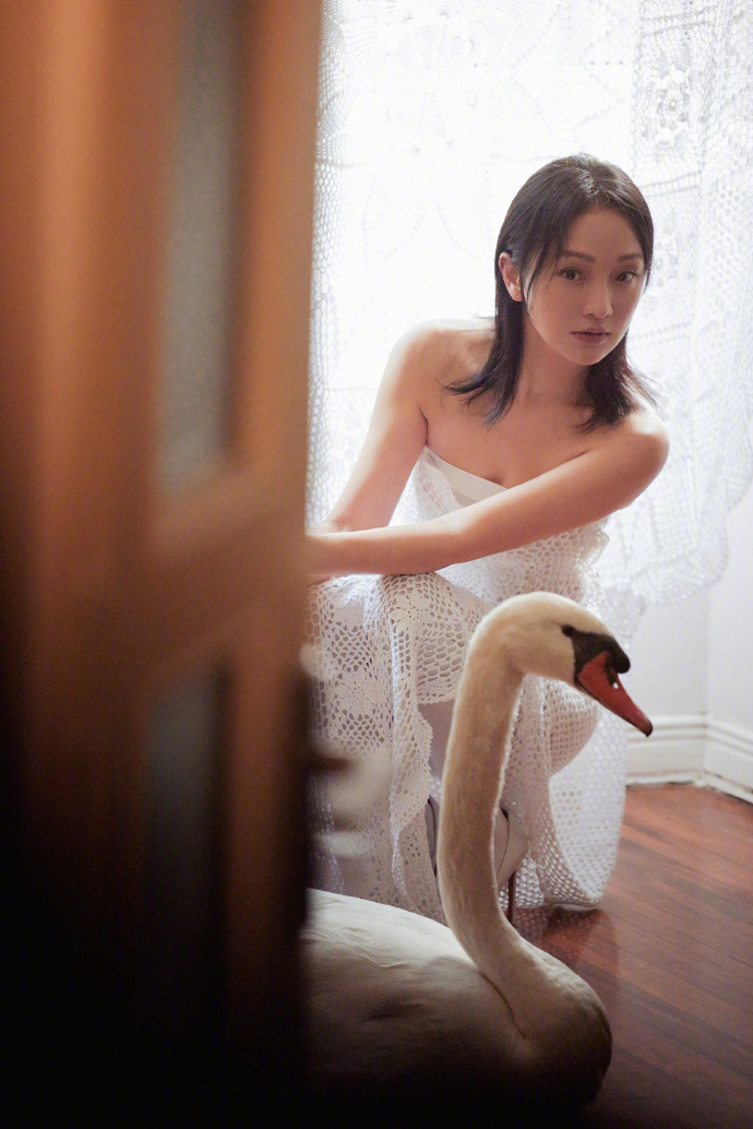 Ai dám như Châu Tấn: Hơn 50 tuổi selfie cận mặt không ngại bất cứ điều gì- Ảnh 9. Ai dám như Châu Tấn: Hơn 50 tuổi selfie cận mặt không ngại bất cứ điều gì- Ảnh 9.