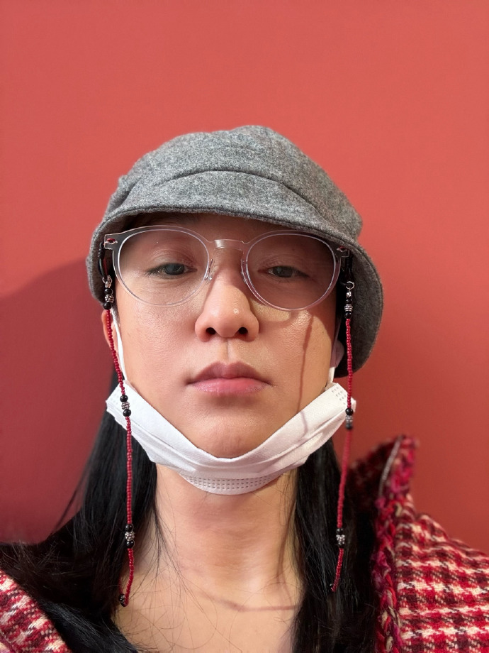 Ai dám như Châu Tấn: Hơn 50 tuổi selfie cận mặt không ngại bất cứ điều gì- Ảnh 2. Ai dám như Châu Tấn: Hơn 50 tuổi selfie cận mặt không ngại bất cứ điều gì- Ảnh 2.