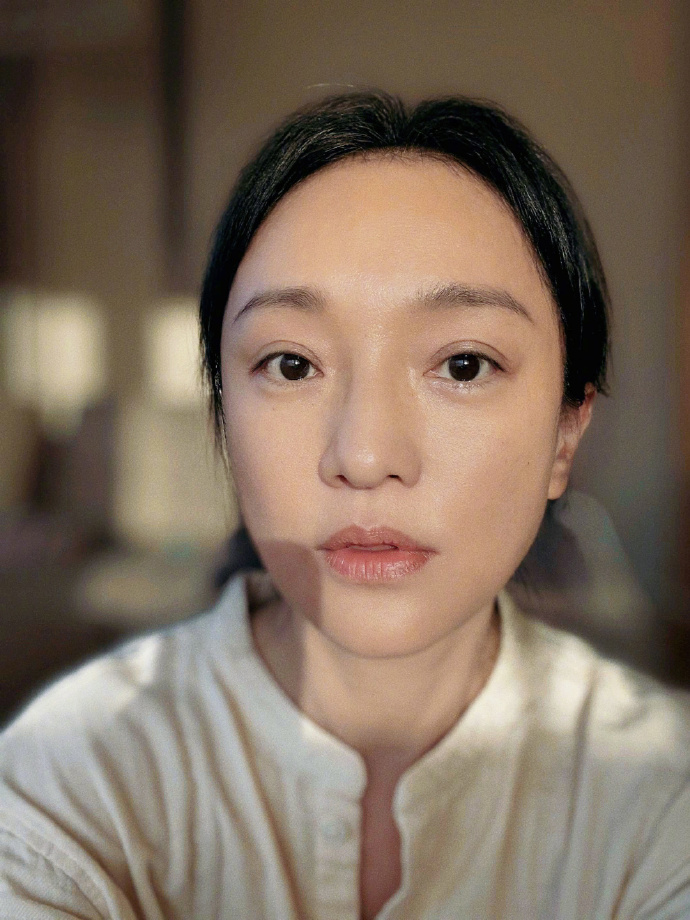 Ai dám như Châu Tấn: Hơn 50 tuổi selfie cận mặt không ngại bất cứ điều gì- Ảnh 6. Ai dám như Châu Tấn: Hơn 50 tuổi selfie cận mặt không ngại bất cứ điều gì- Ảnh 6.